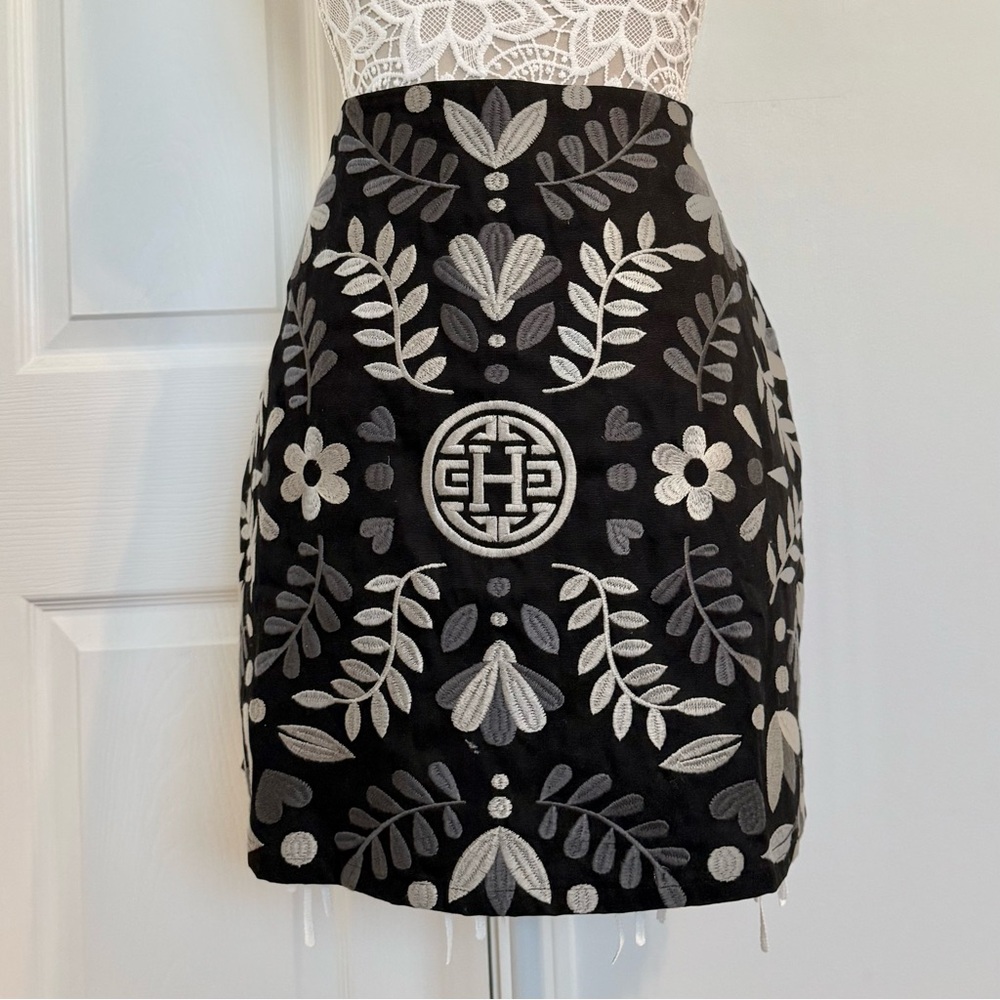 Herencia Clothing Embroidered Skirt